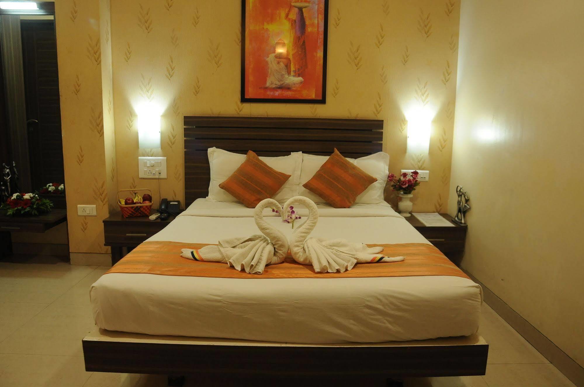 Madhav International Railway Station Hotel