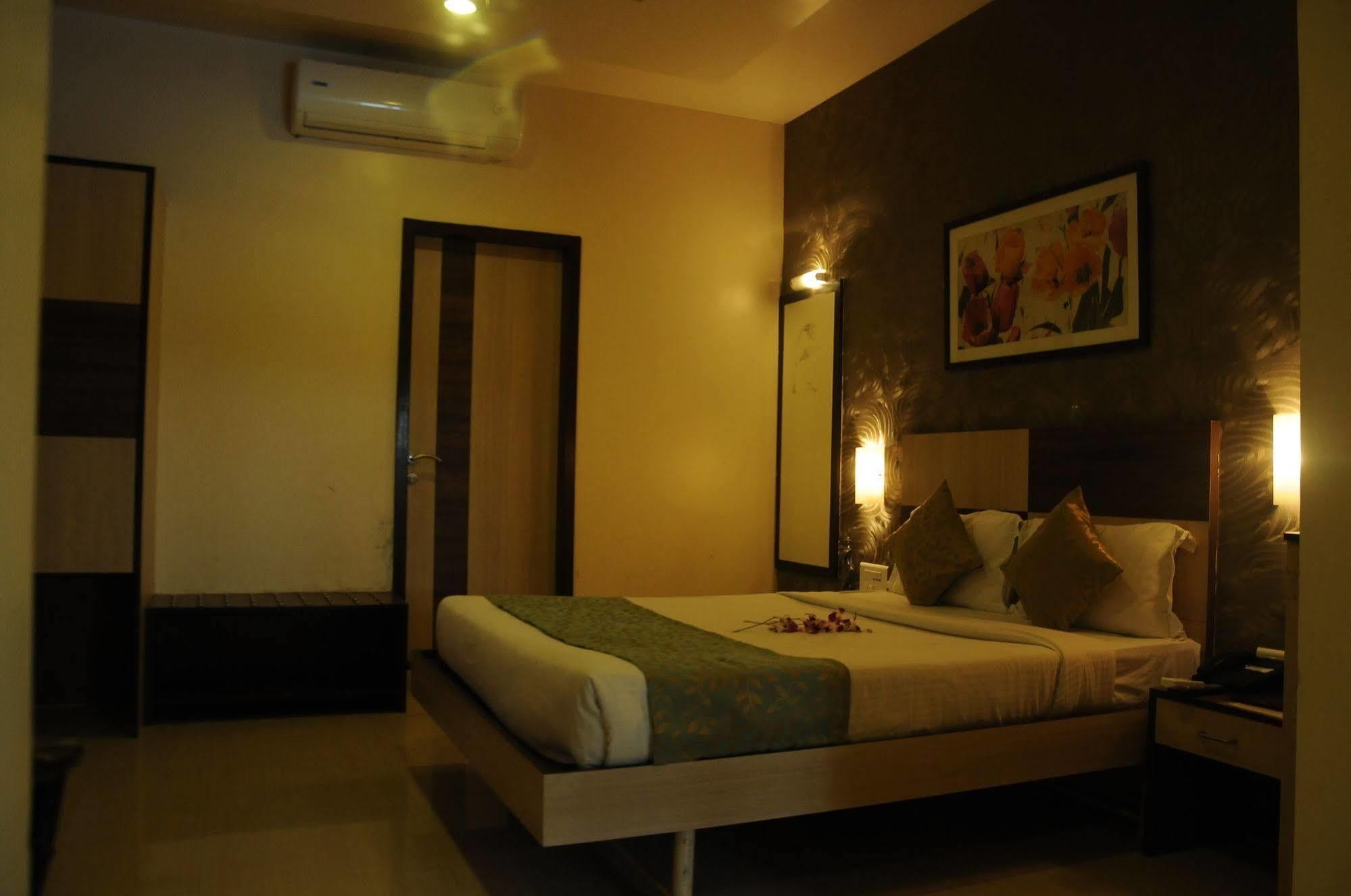 Madhav International Railway Station 3*