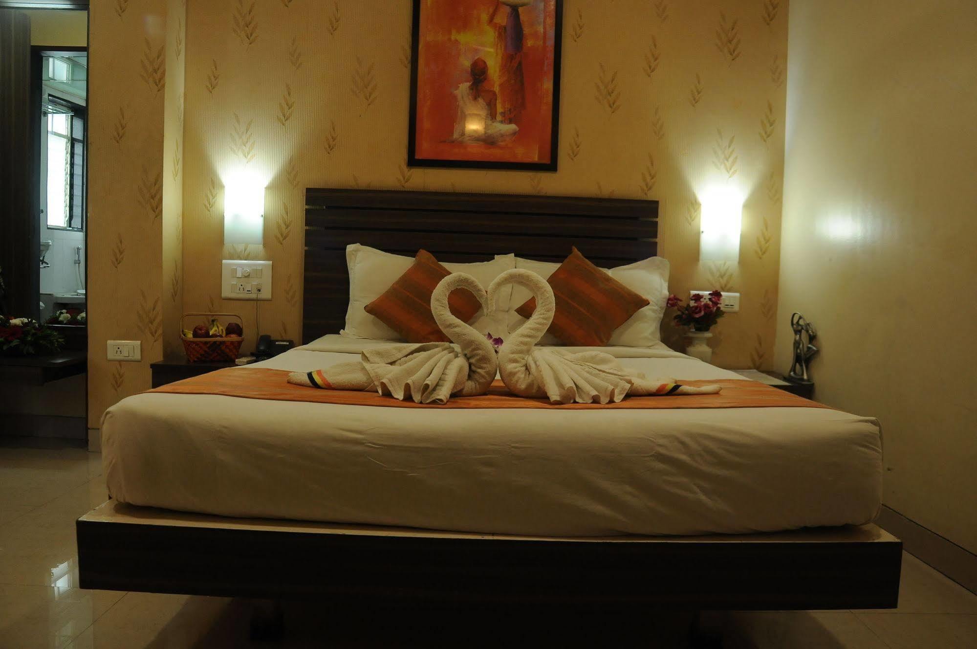 Hotel Madhav International Railway Station